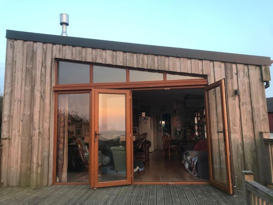 Spacious Cabin On Isolated Farm With Sea View Bude Buitenkant foto