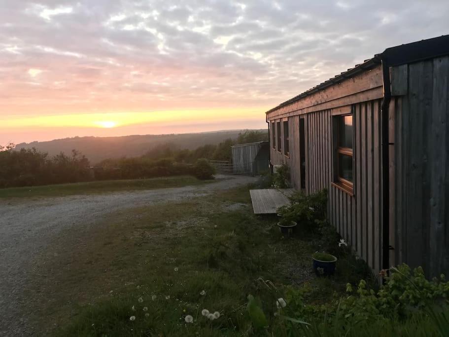 Spacious Cabin On Isolated Farm With Sea View Bude Buitenkant foto