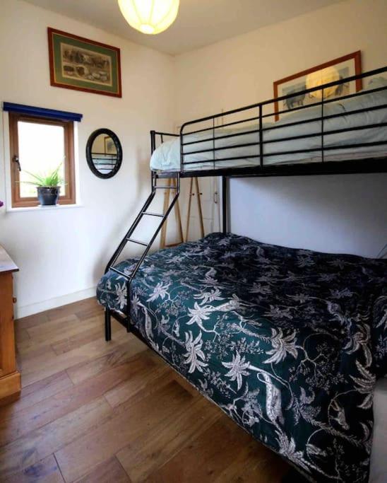 Spacious Cabin On Isolated Farm With Sea View Bude Buitenkant foto