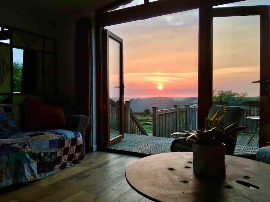 Spacious Cabin On Isolated Farm With Sea View Bude Buitenkant foto